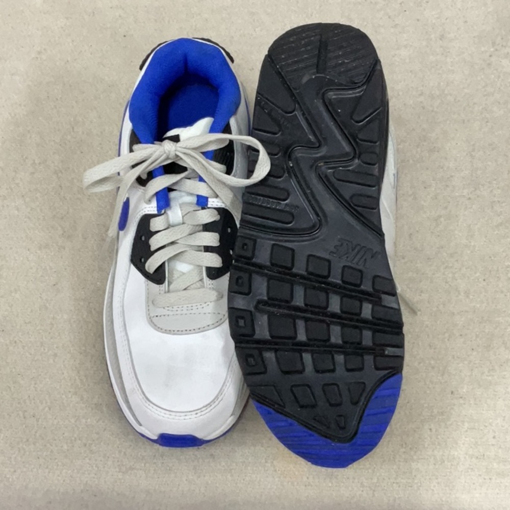 EUC Boys nike air max sneakers - Picture 5 of 6